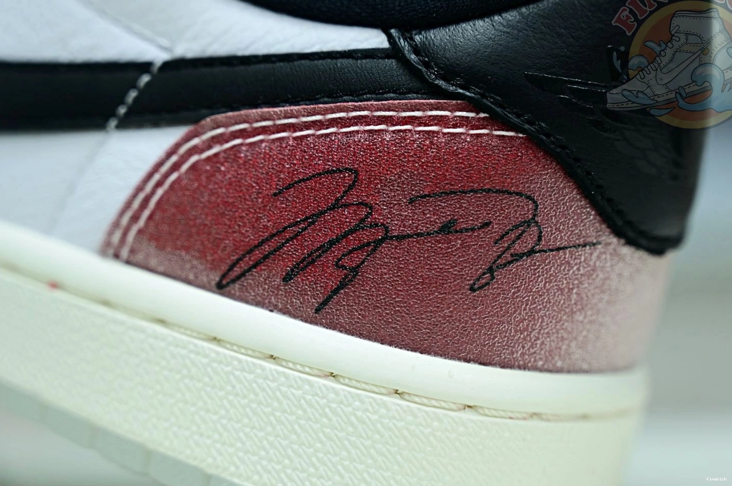 Room Trophy Jordan1 Low x Air Jordan OG 0731